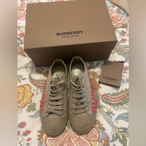 Burberry Shoes - Authentic Burberry Dark HoneyLow Top Larkhall Sneaker with Red Lettering,37(7)